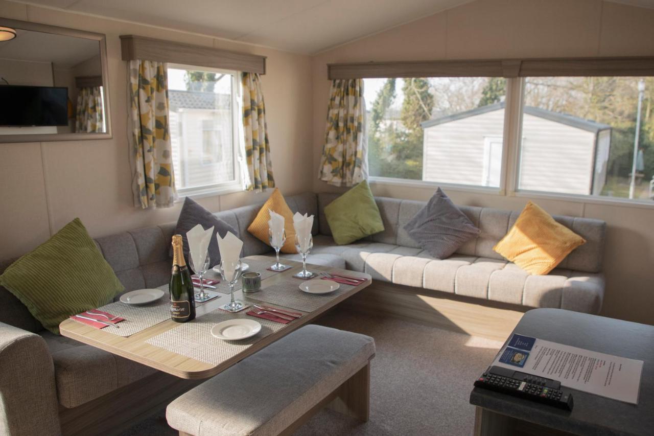41 Orchard Bank, 3 Bed, Rockley Park Poole Villa Екстериор снимка